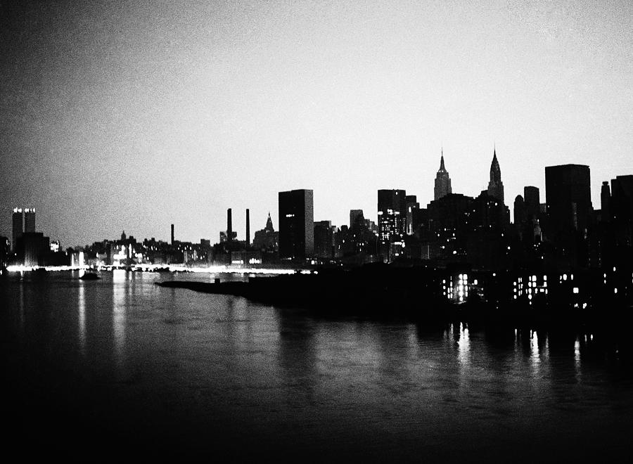 Manhattan Skyline During Blackout Of Photograph by New York Daily News Archive