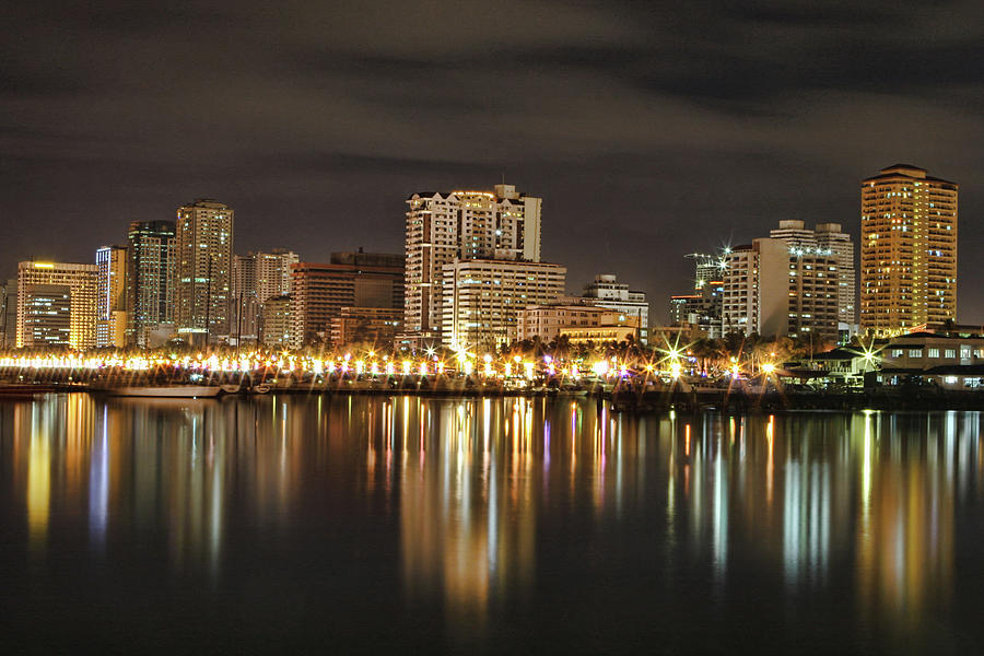 Manila Bay At Night Photograph by Igroup