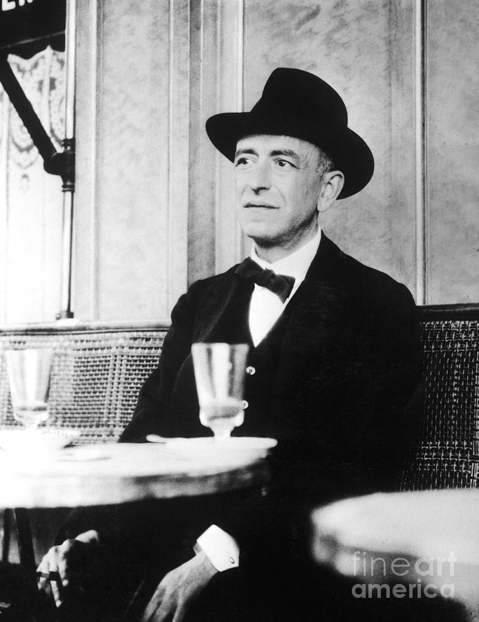 Manuel De Falla At Parisian Cafe By Bettmann