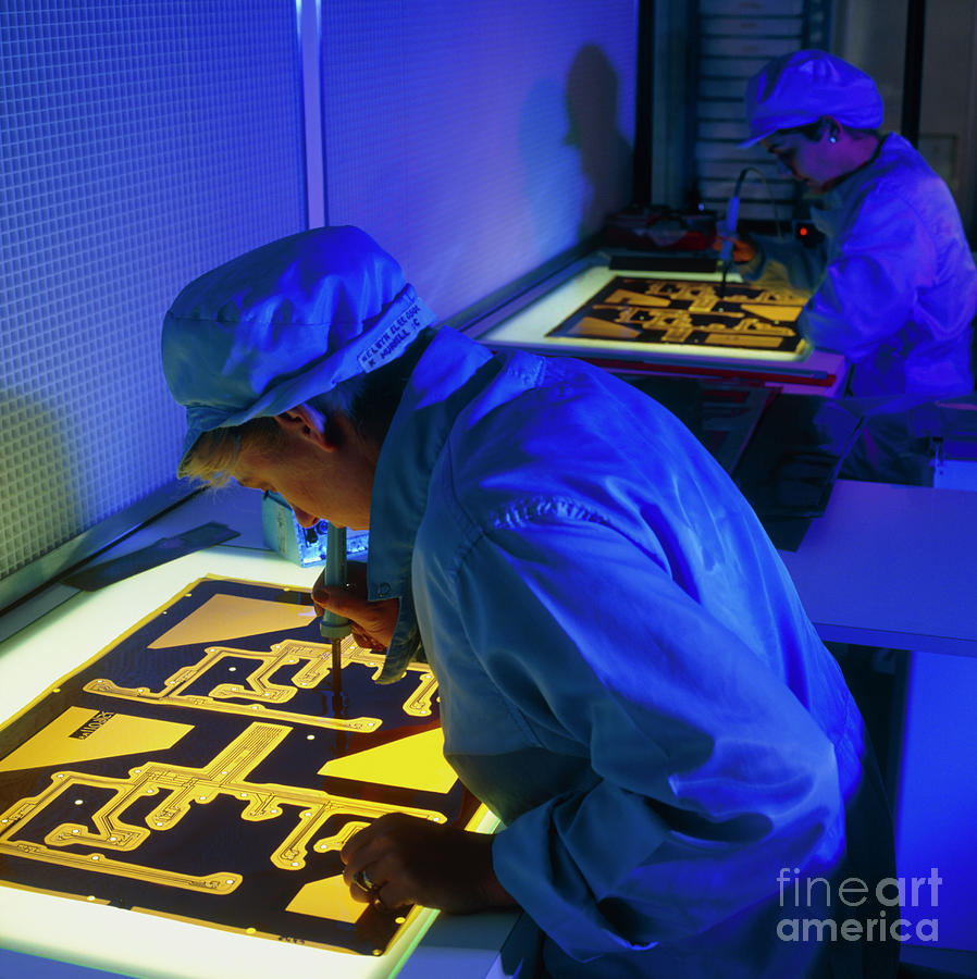 Clean Room Photograph - Manufacture Of Flexible Electronic Circuits by Simon Fraser/northumbria Circuits/science Photo Library