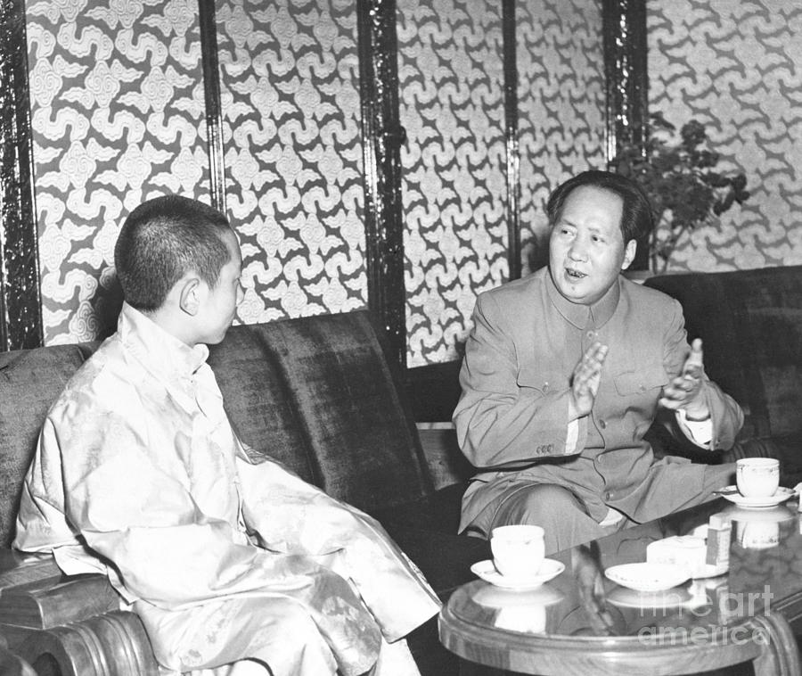 Mao Tse-tung Talks To Panchen Ngoerhtehn by Bettmann