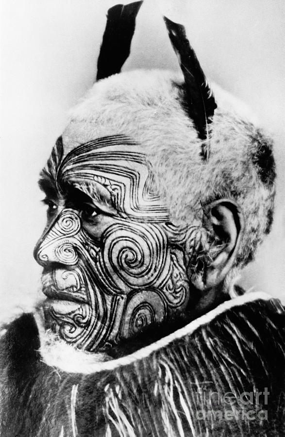 Maori Chief With Tattooed Face Photograph by Bettmann