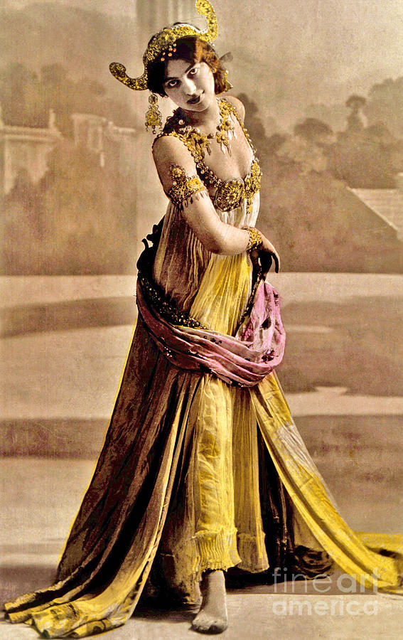 Portrait Photograph - Margaretha Geertruida Zelle called Mata Hari  by Stanislaw Julian Ignacy aka Walery