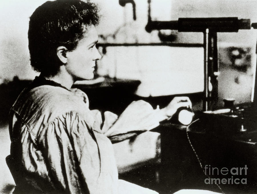 Marie Curie Measuring Radioactivity In 1897-1899 Photograph by Science Photo Library