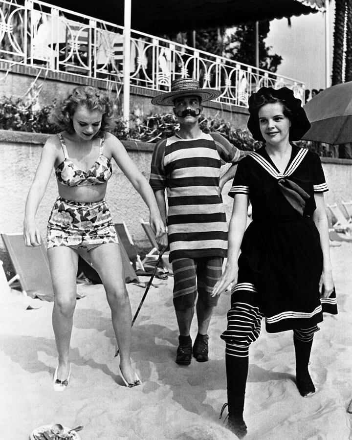 Marie Wilson, Buster Keaton And Judy Garland Standing On Beach Photograph  by Globe Photos - Fine Art America