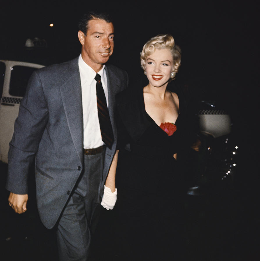 Marilyn Monroe And Joe Dimaggio, 1954 Photograph by Robert V. Fuschetto