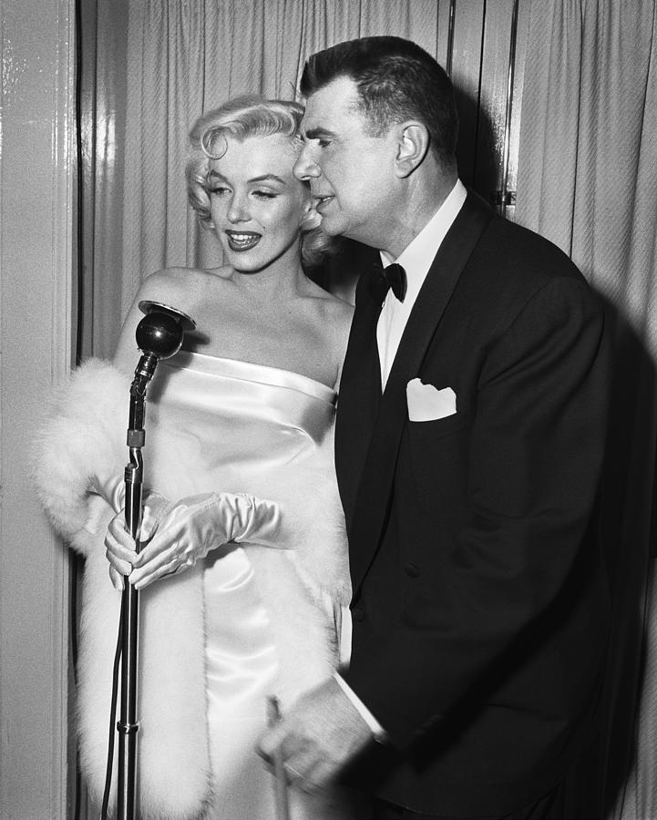 Marilyn Monroe Being Interviewed Photograph by Frank Worth - Fine Art ...