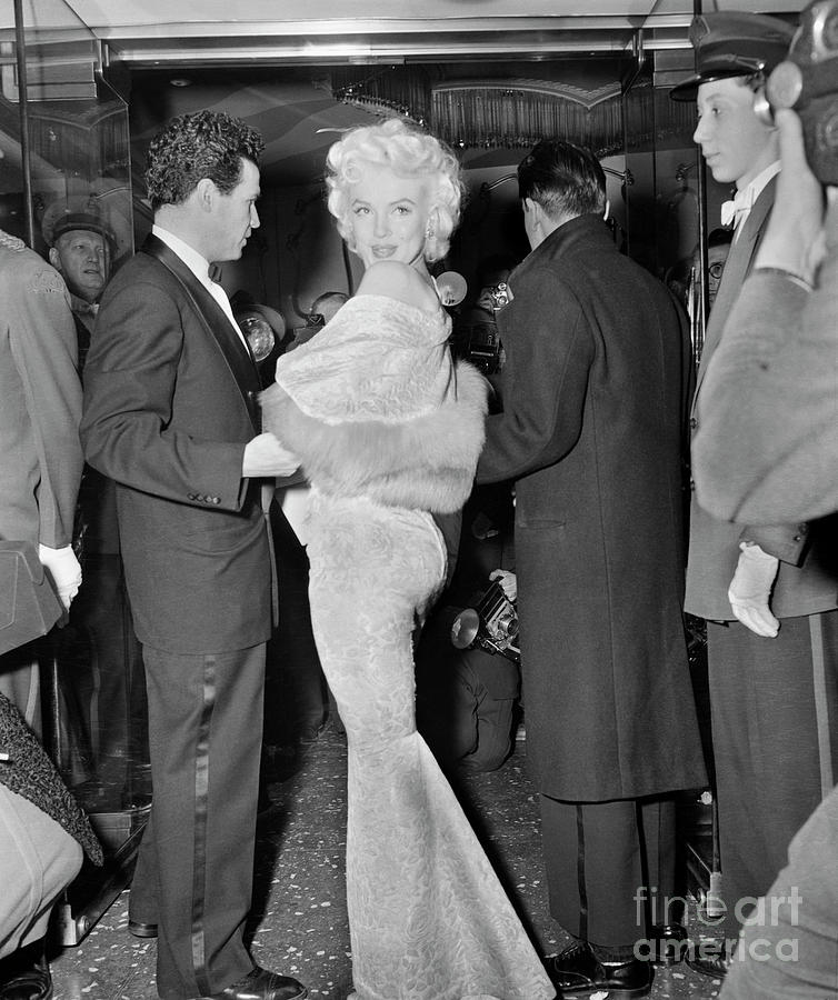 Marilyn Monroe Glancing Over Shoulder Photograph by Bettmann