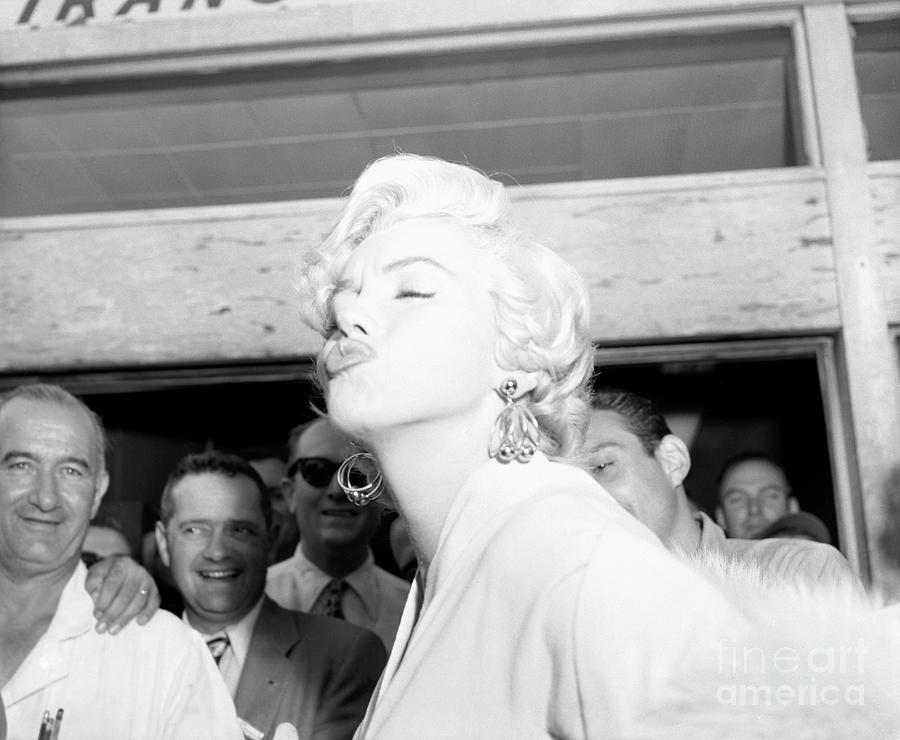 Marilyn Monroe In New York Photograph by Bettmann