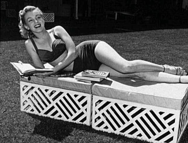 Marilyn Monroe legs and high heels Tote Bag by James Turner - Pixels