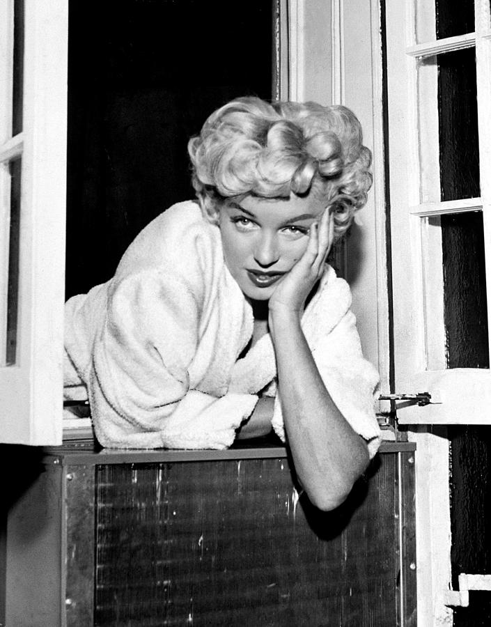 Marilyn Monroe On Set Of The Seven Year Photograph by New York Daily News Archive