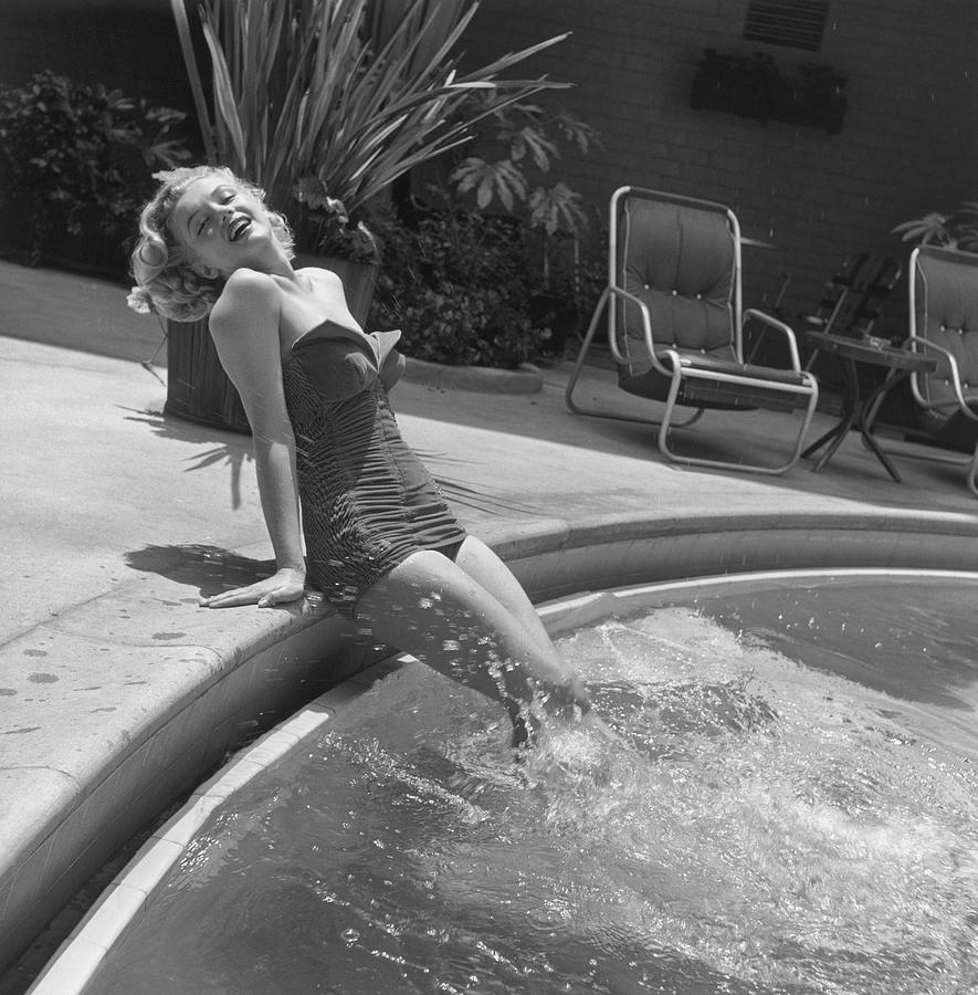 Marilyn Monroe Black Fishnet JPI Beach Towel 60" x 30" for Pool/Beach 
