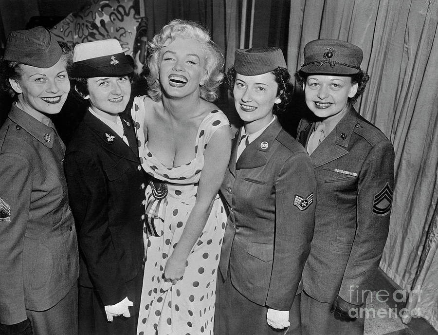 Marilyn Monroe Posing With Women Photograph by Bettmann