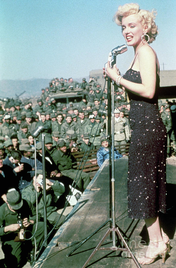 Marilyn Monroe Singing For Troops Photograph By Bettmann Pixels 6055