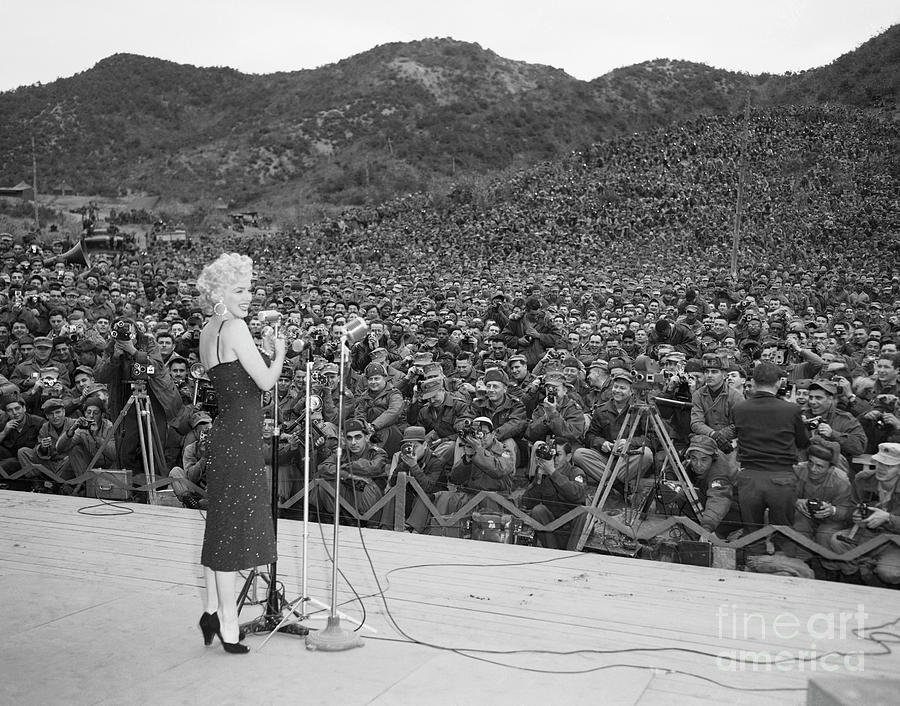 Marilyn Monroe Sings For Troops Photograph By Bettmann Pixels 9141