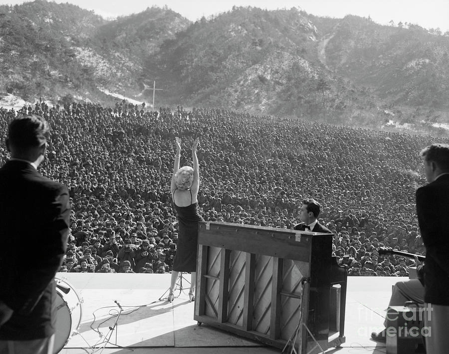 Marilyn Monroe Sings To Soldiers By Bettmann 8573