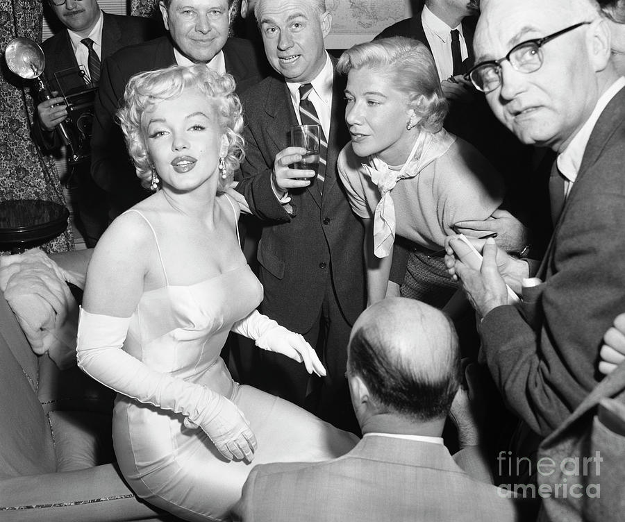 Marilyn Monroe Unveiling A New Look Photograph by Bettmann