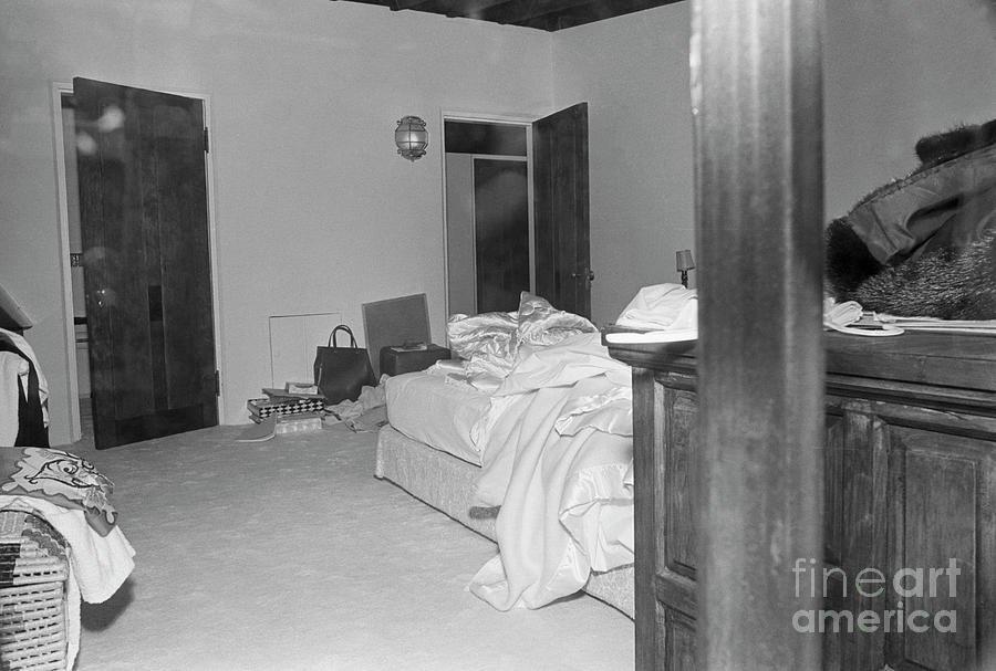 Marilyn Monroes Bedroom Photograph by Bettmann
