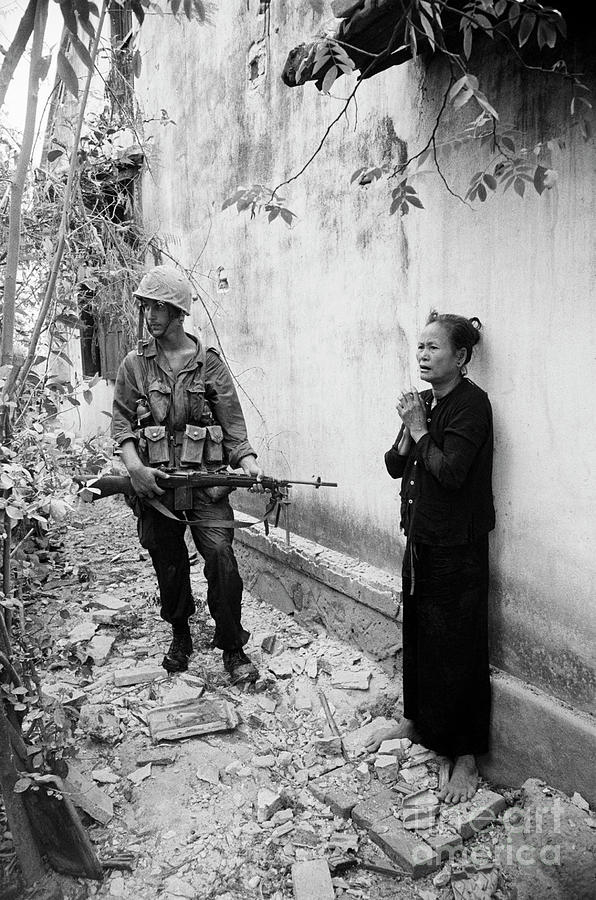 Marine Guards Vietnamese Woman Photograph by Bettmann
