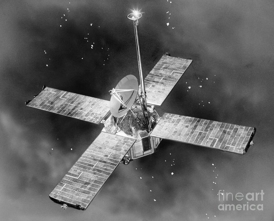 Mariner Space Probe Photograph by Bettmann