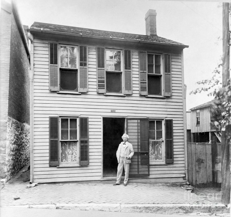 Mark Twain Visiting His Home Photograph by Bettmann