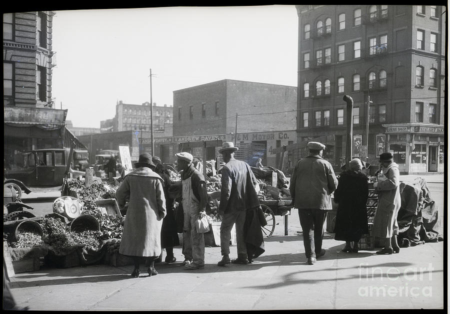 Market In Harlem Street Photograph by Bettmann