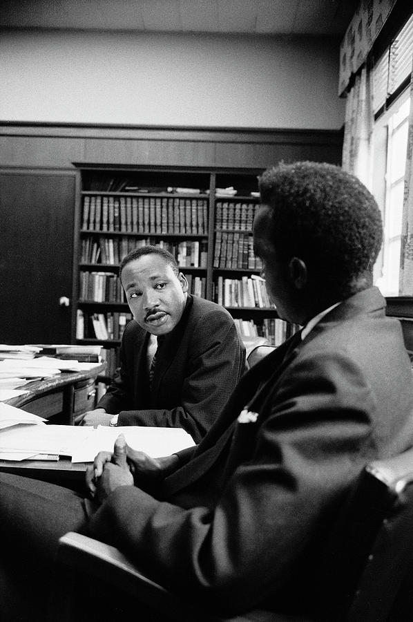 Black And White Photograph - Martin Luther King And Kenneth Kaunda by Alfred Eisenstaedt