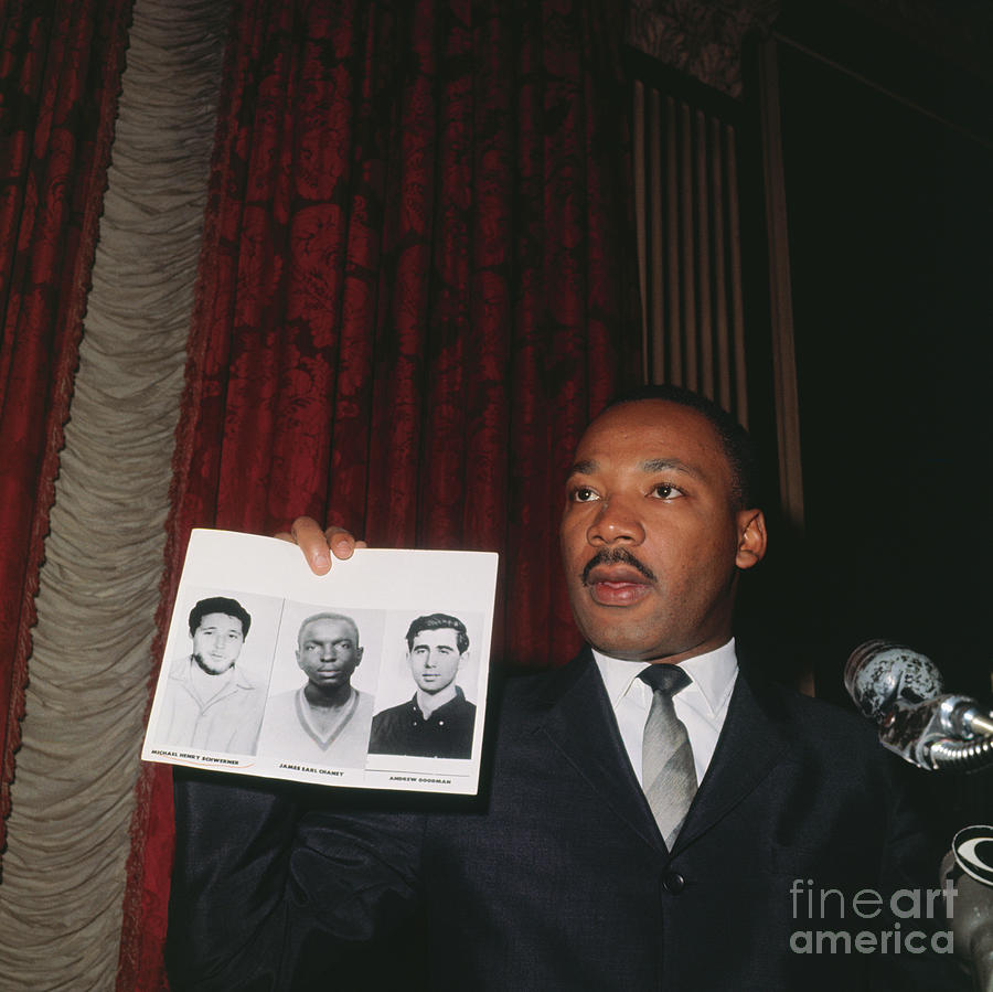 Martin Luther King Jr. Holding Photos Photograph by Bettmann