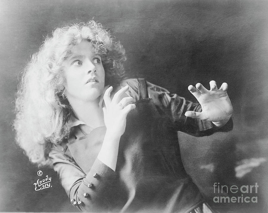 Mary Miles Minter Gesturing Photograph by Bettmann