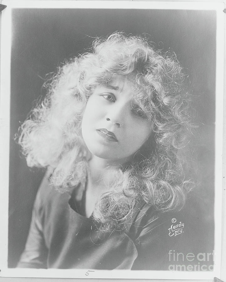 Mary Miles Minter Posing For Camera Photograph by Bettmann