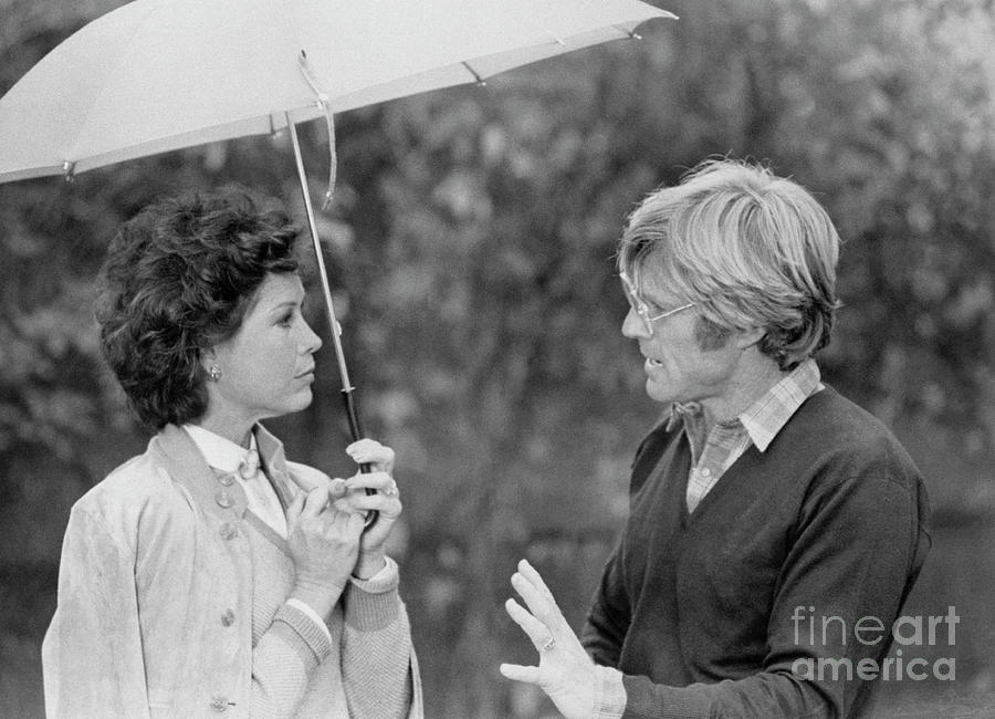 Mary Tyler Moore And Robert Redford Photograph by Bettmann