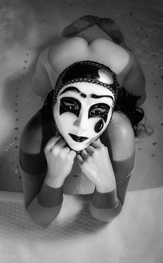 Gør det godt Patriotisk omvendt Masked Hot tub Photograph by Gary Foxton - Fine Art America