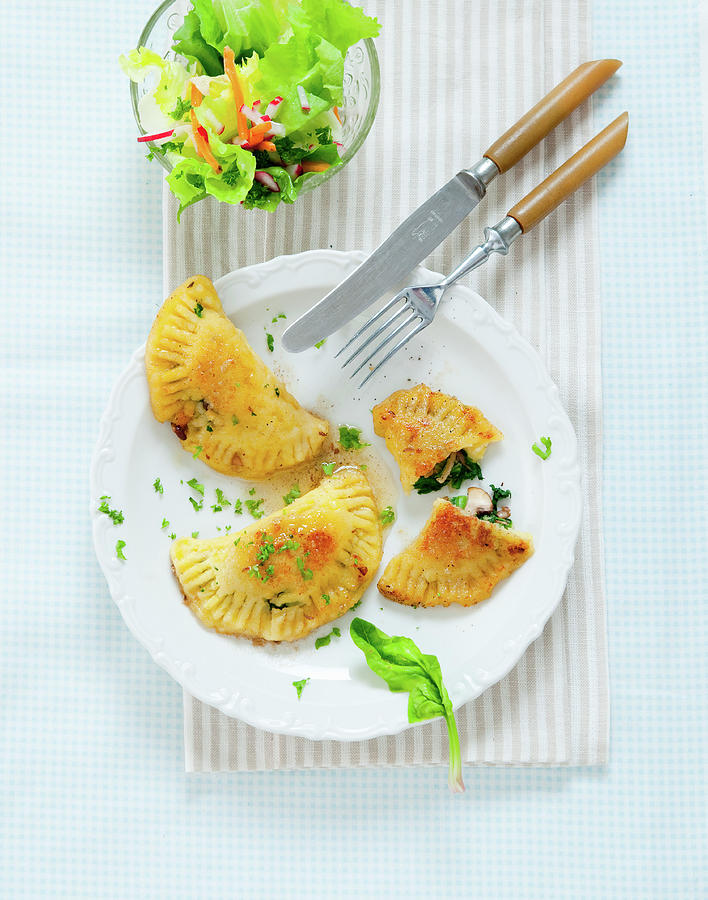 Maultaschen swabian Ravioli Filled With Spinach And Mushrooms And A Mixed Leaf Salad Photograph by Udo Einenkel