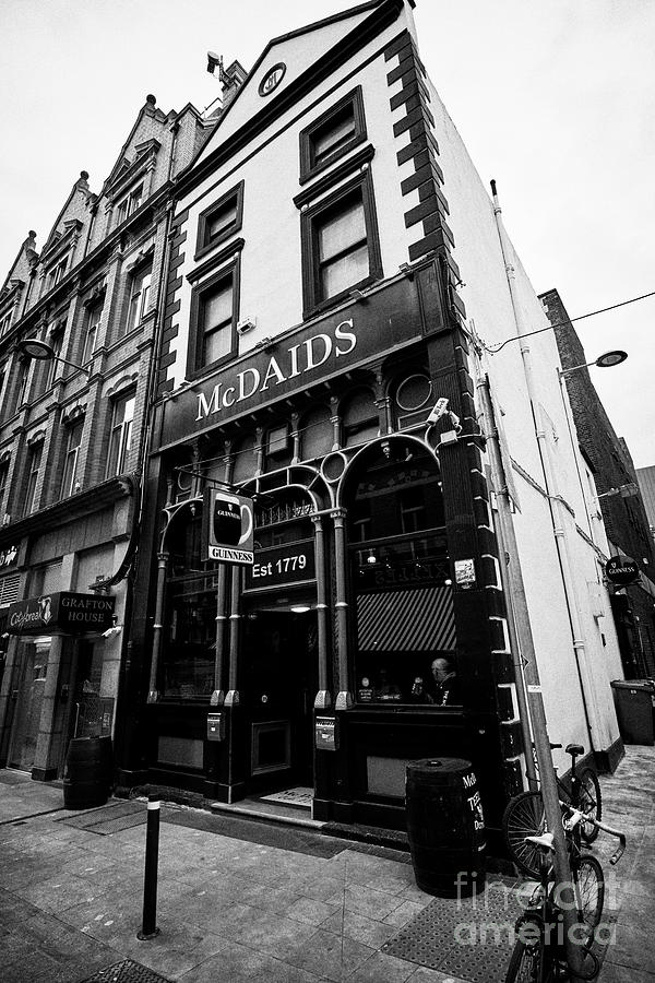 mcdaids-pub-on-harry-street-dublin-republic-of-ireland-europe-joe-fox.jpg