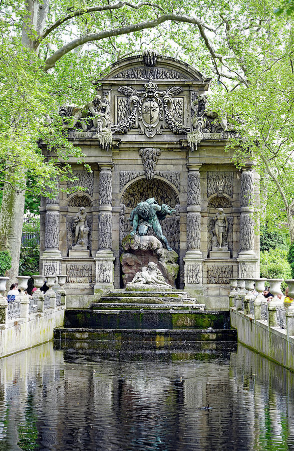 Medci Fountain In Jardin du Luxembourg In Paris France Photograph by ...