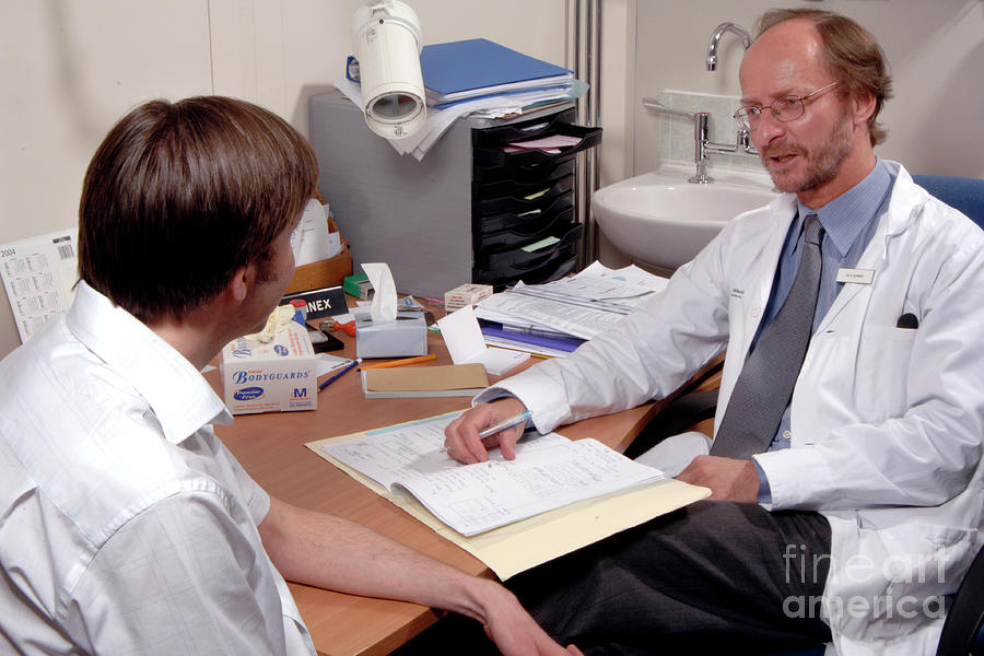 Medical Consultation Photograph by Public Health England/science Photo Library