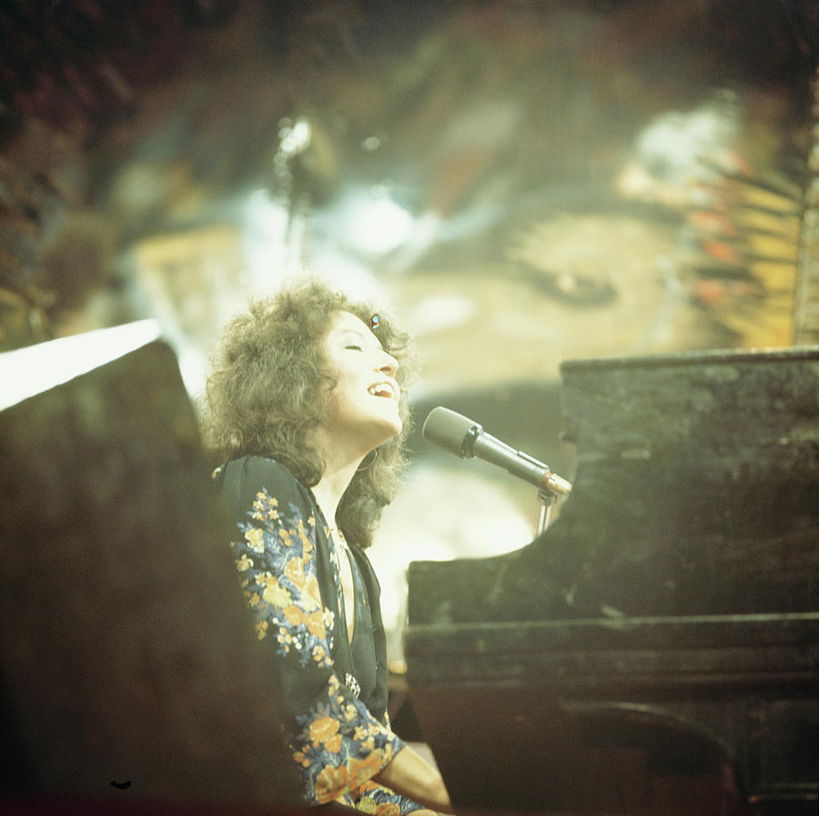 Melissa Manchester Performs On Stage Photograph by David Redfern