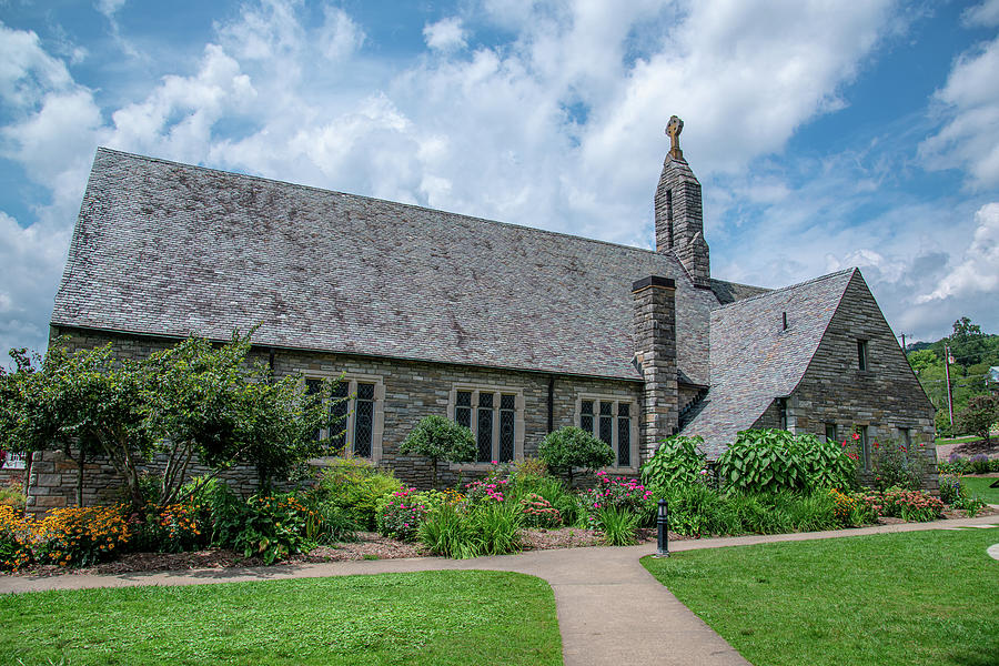 Memorial Chapel in Lake Junaluska Photograph by Robert J Wagner - Fine ...