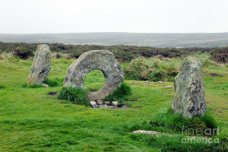 Men-an-tol Standing Stones Photograph by Dr Keith Wheeler/science Photo Library
