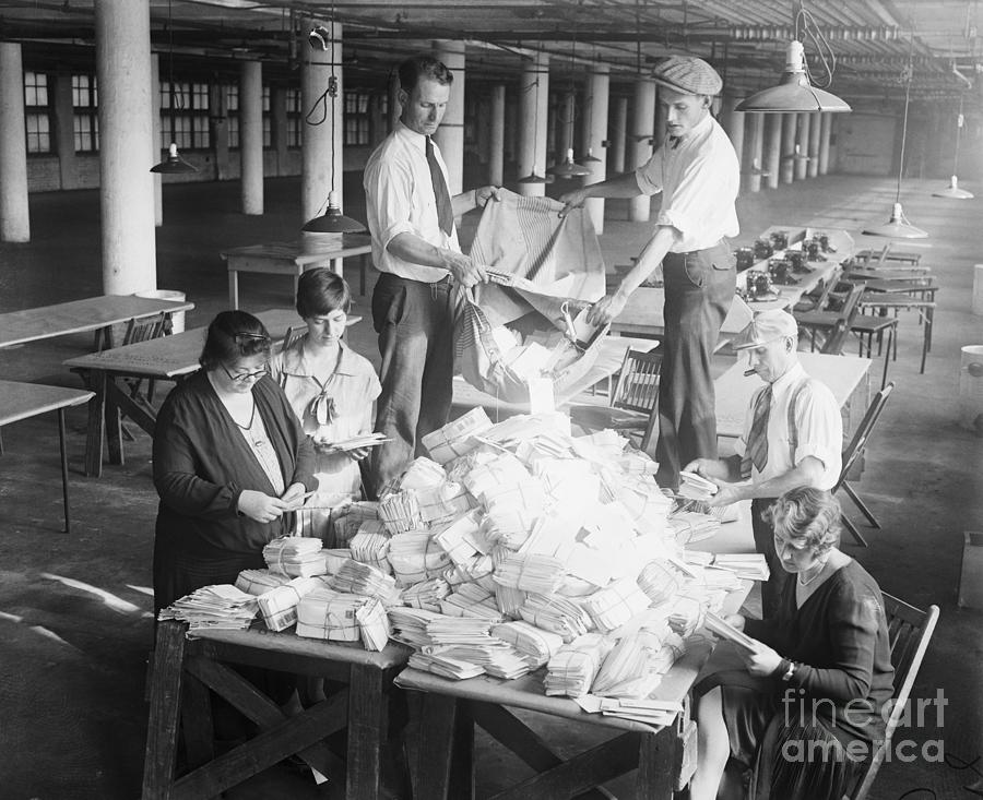 Men And Women Empty Sacks Of Mail Photograph by Bettmann