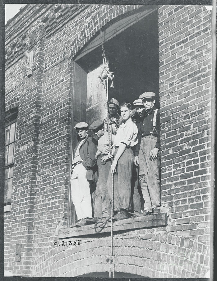 Men Being Quarantined Photograph by Bettmann