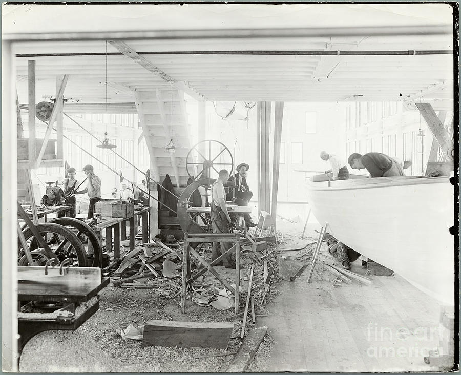 Men Building Ships Photograph by Bettmann Men Building Ships Photograph by Bettmann
