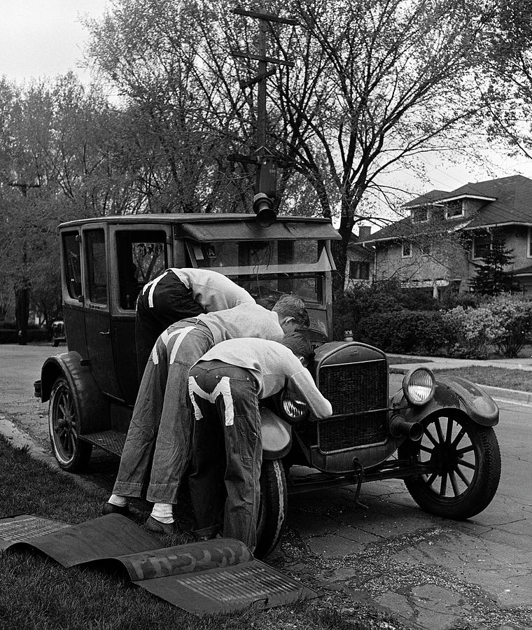 Men Checking Ford Photograph by Nina Leen