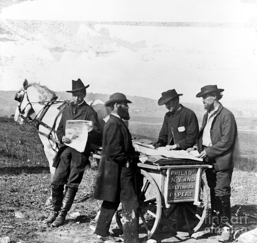 Men Purchasing Newspapers Photograph by Bettmann