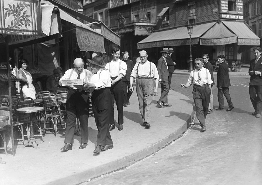 Men Strolling In The Street Photograph by Keystone-france
