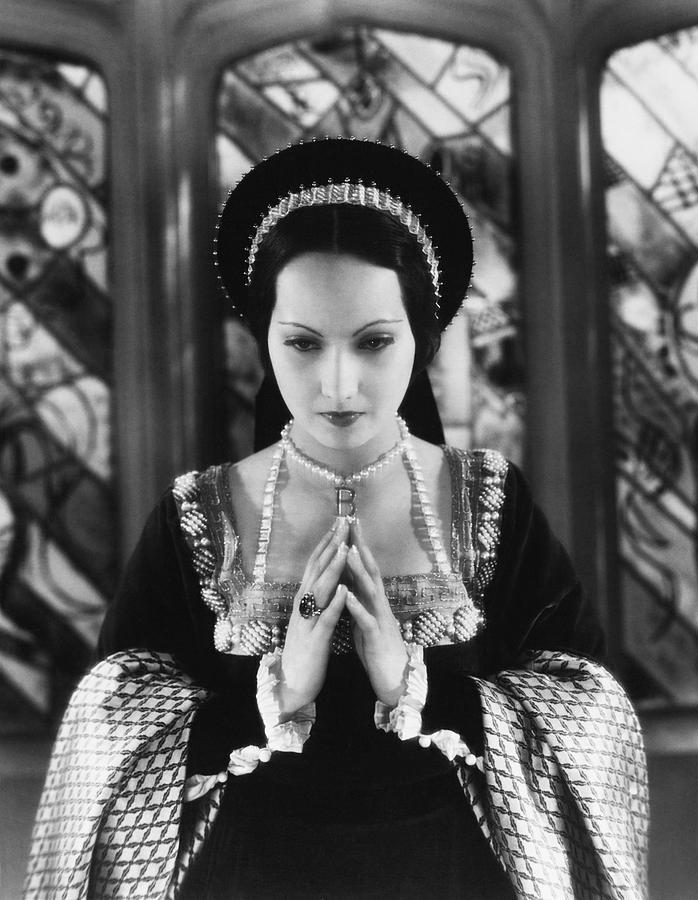 MERLE OBERON in THE PRIVATE LIFE OF HENRY VIII -1933-. Photograph by Album