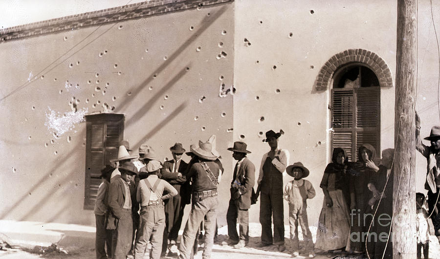 Mexican Troops In Front Of Building Photograph by Bettmann