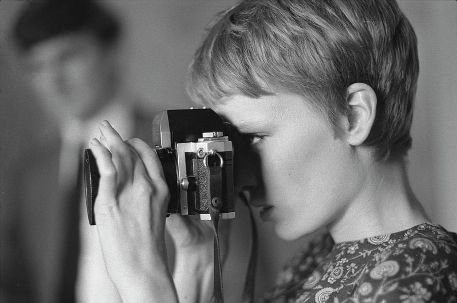 Mia Farrow Photograph - Mia Farrow by Bill Eppridge