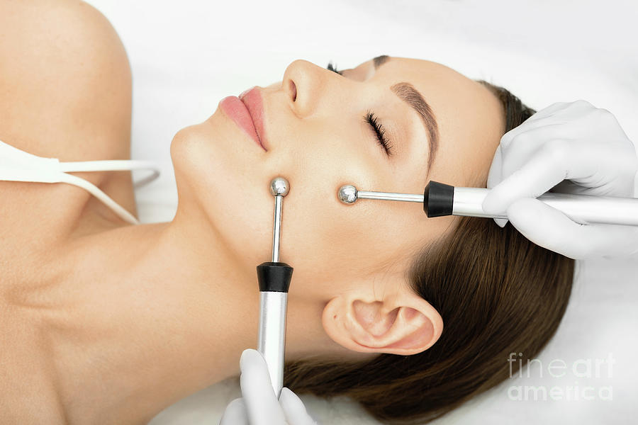 Microcurrent Facelift Procedure Photograph by Peakstock / Science Photo Library
