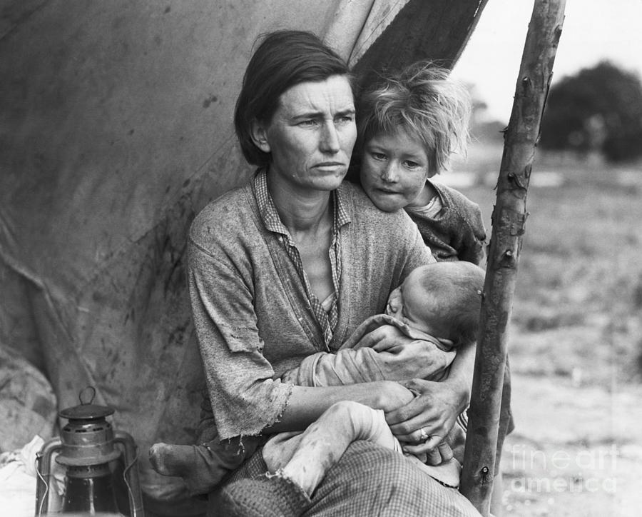 Migrant Farm Worker Mother And Children Photograph by Bettmann